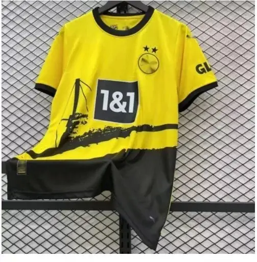 football T-shirt (40 CP) 3